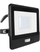RRP £36 Set of 2 x V-Tac Outdoor Security Lights with Motion Sensor PIR Security Floodlights