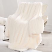 RRP £33.99 KANKAEU Fluffy Blanket 130x160cm, Ultra Warm Soft and Comfy Faux Fur Throw