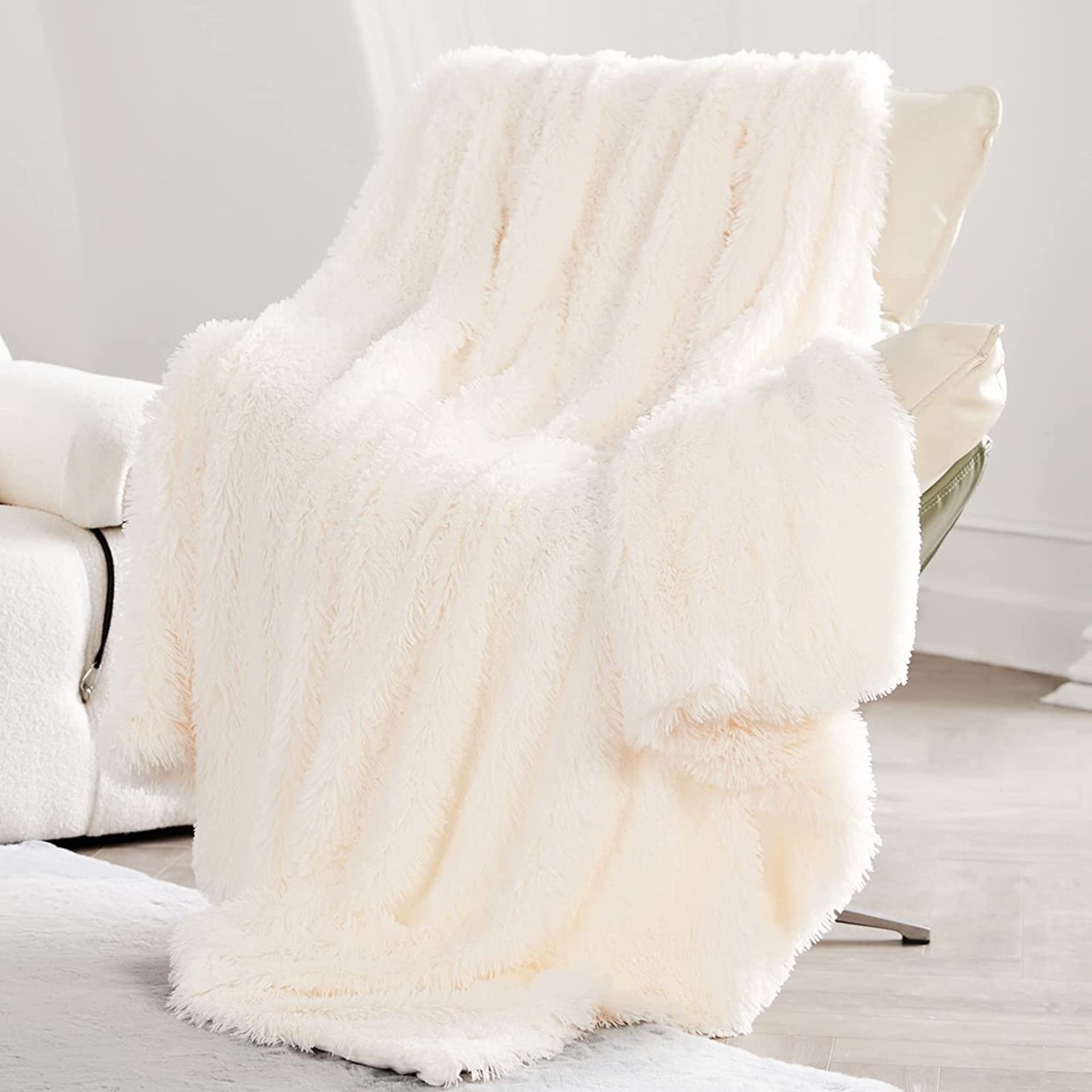 RRP £33.99 KANKAEU Fluffy Blanket 130x160cm, Ultra Warm Soft and Comfy Faux Fur Throw