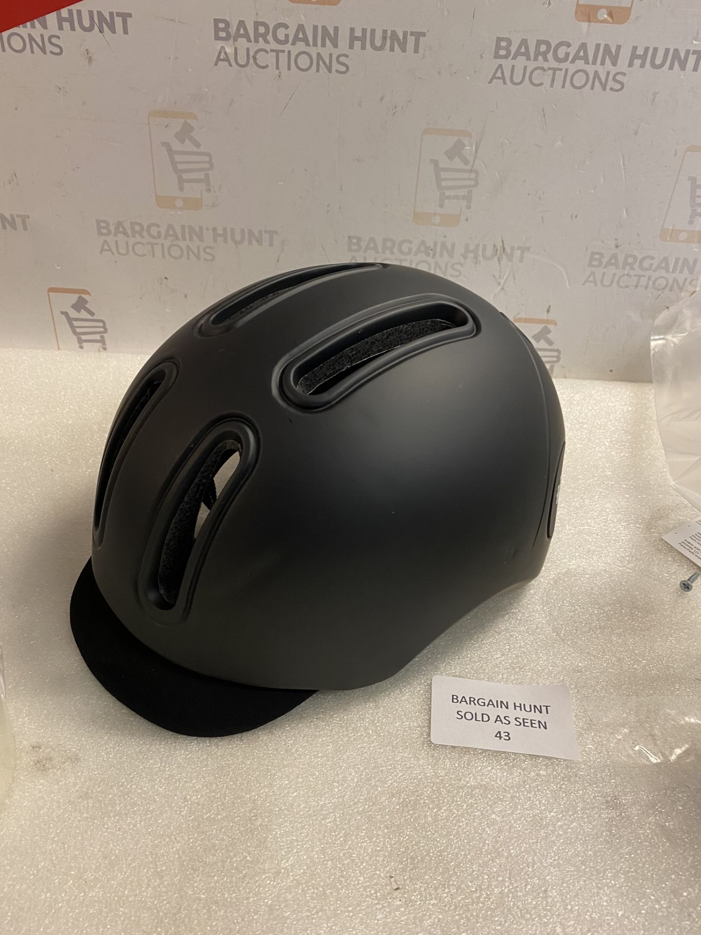 RRP £22.99 Adult Bike Helmet, Crash Style Helmet, Adjustable Breathable with LED Light - Image 2 of 2