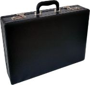 RRP £31.99 ESSENTIAL PRODUCTS Smooth Nappa Faux Leather Expandable Executive Attache Case Briefcase