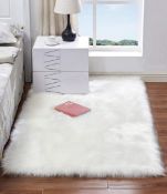 RRP £28.99 HARESLE Faux Fur Fluffy Rug Faux Sheepskin Rugs White Floor Carpet for Bedrooms Living