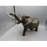 Large Beswick elephant 3bcm long 27cm at highest point