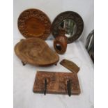 Collection of treen items to include mirror, fruit bowl and more