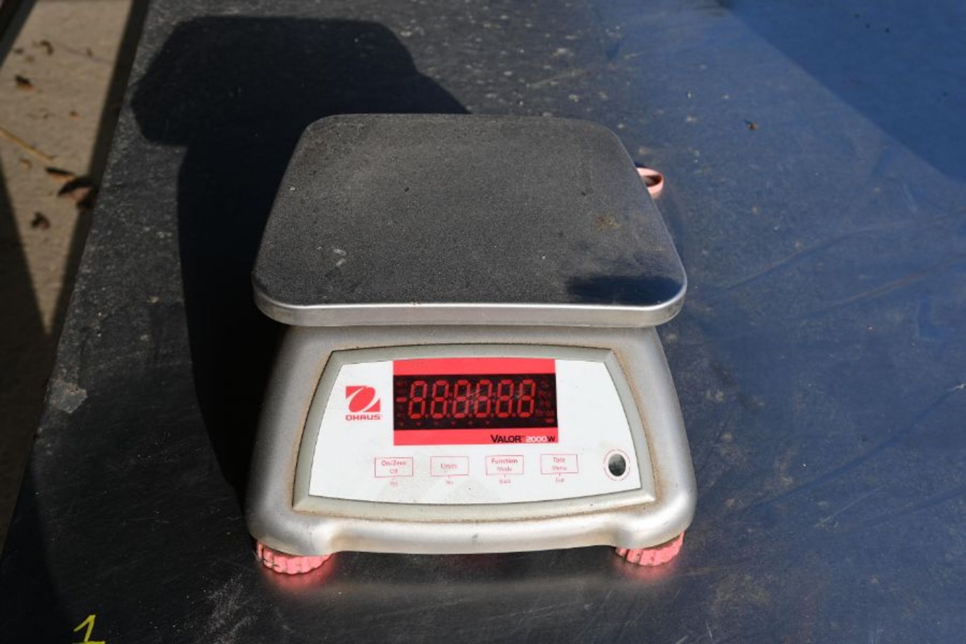 Ohaus Valor 2000 model digital weighing scales