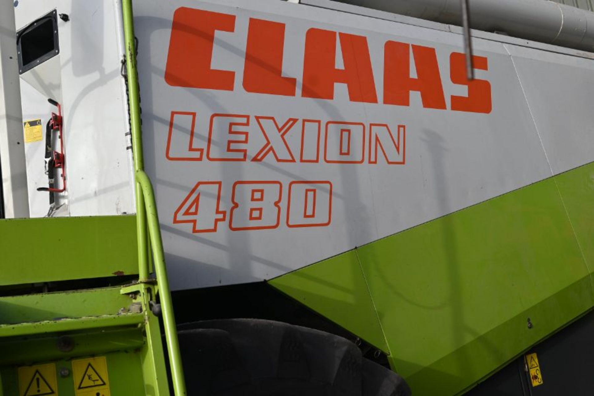 Claas Lexion 480 combine Y383 0DX / 3658 hours with a V750 auto header and header trailer - Bild 12 aus 27