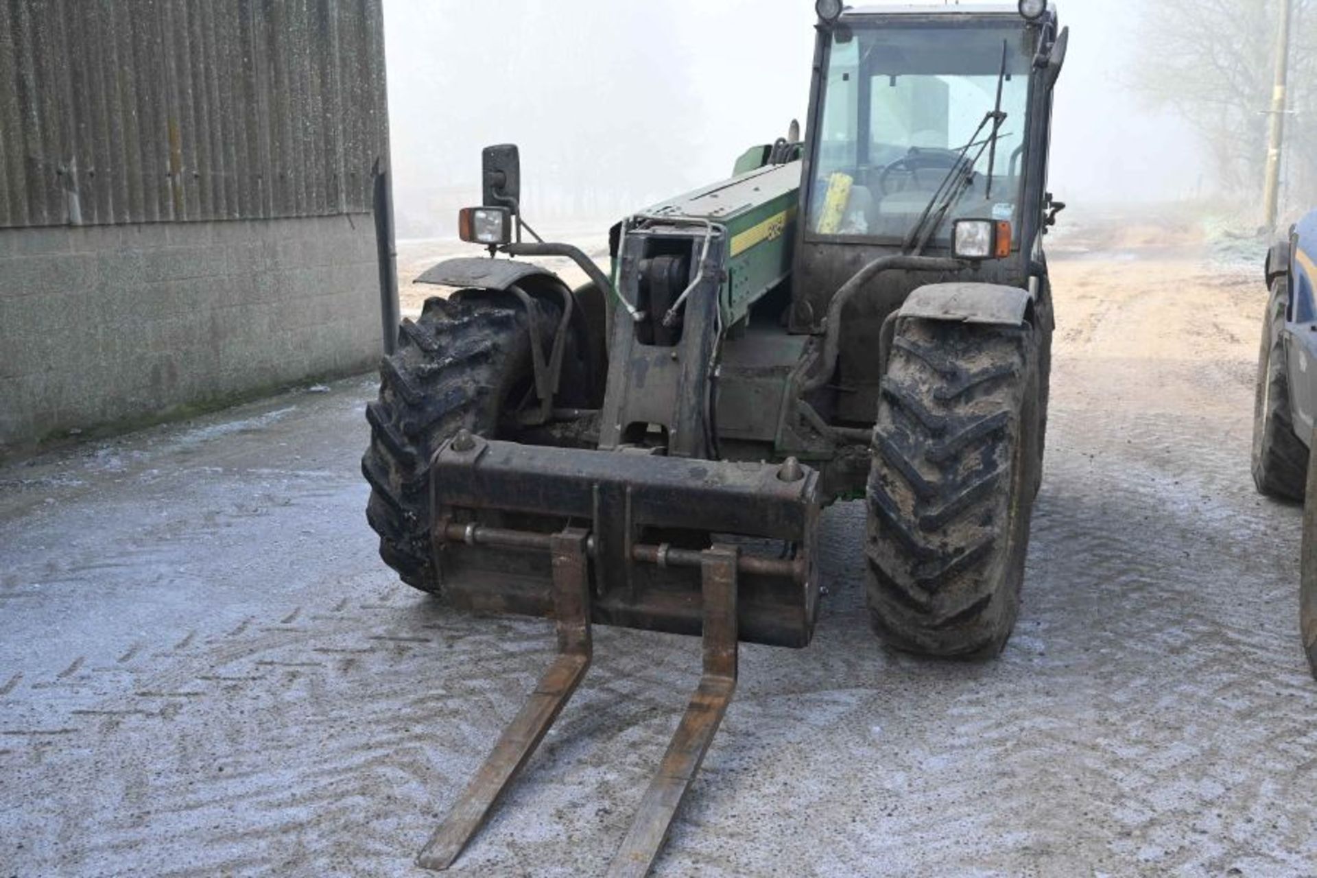 John Deere 3215 two wheel drive telehandler / 05 plate / hours 9519 - Image 4 of 11