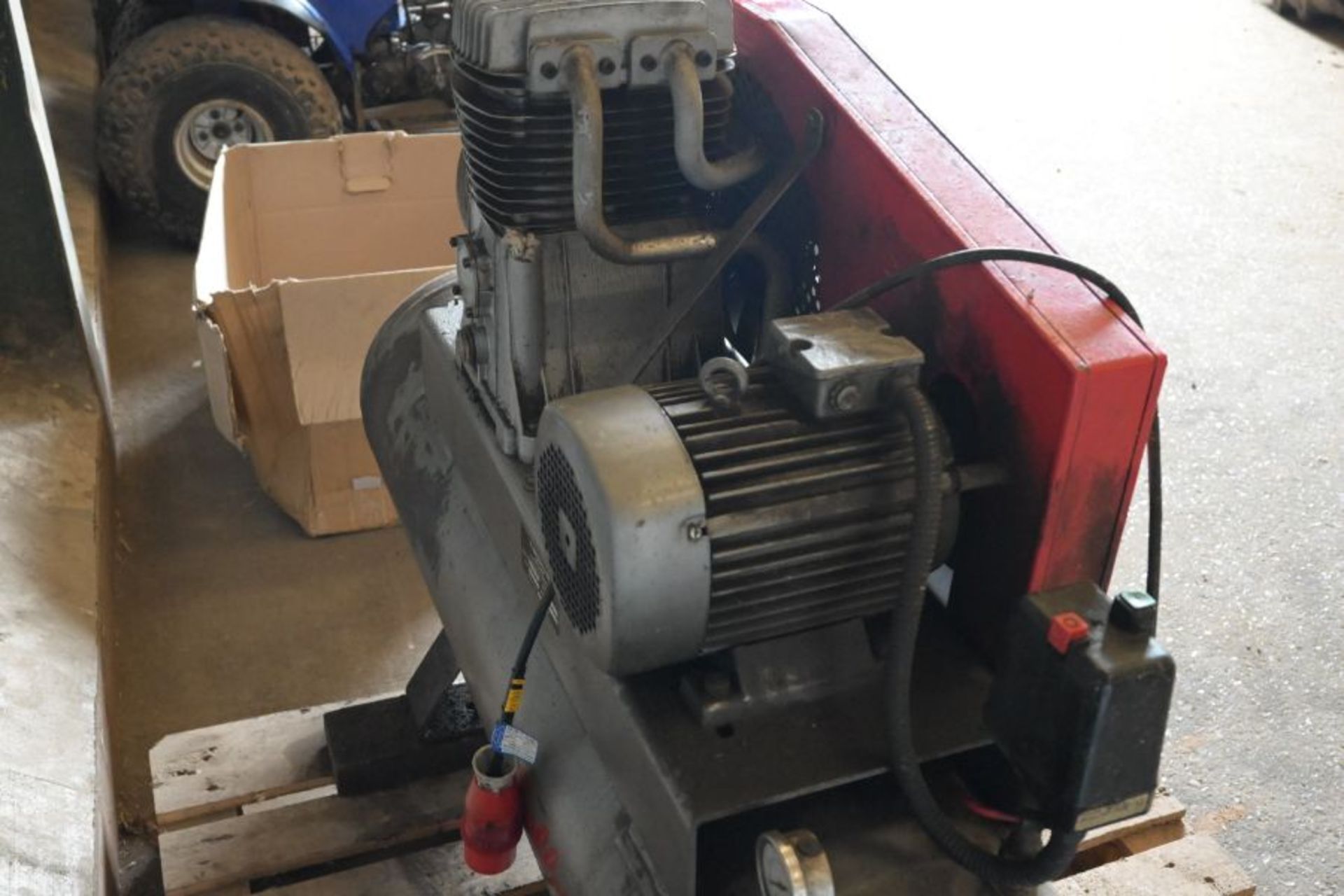 A 3 phase workshop air compressor - Image 2 of 3