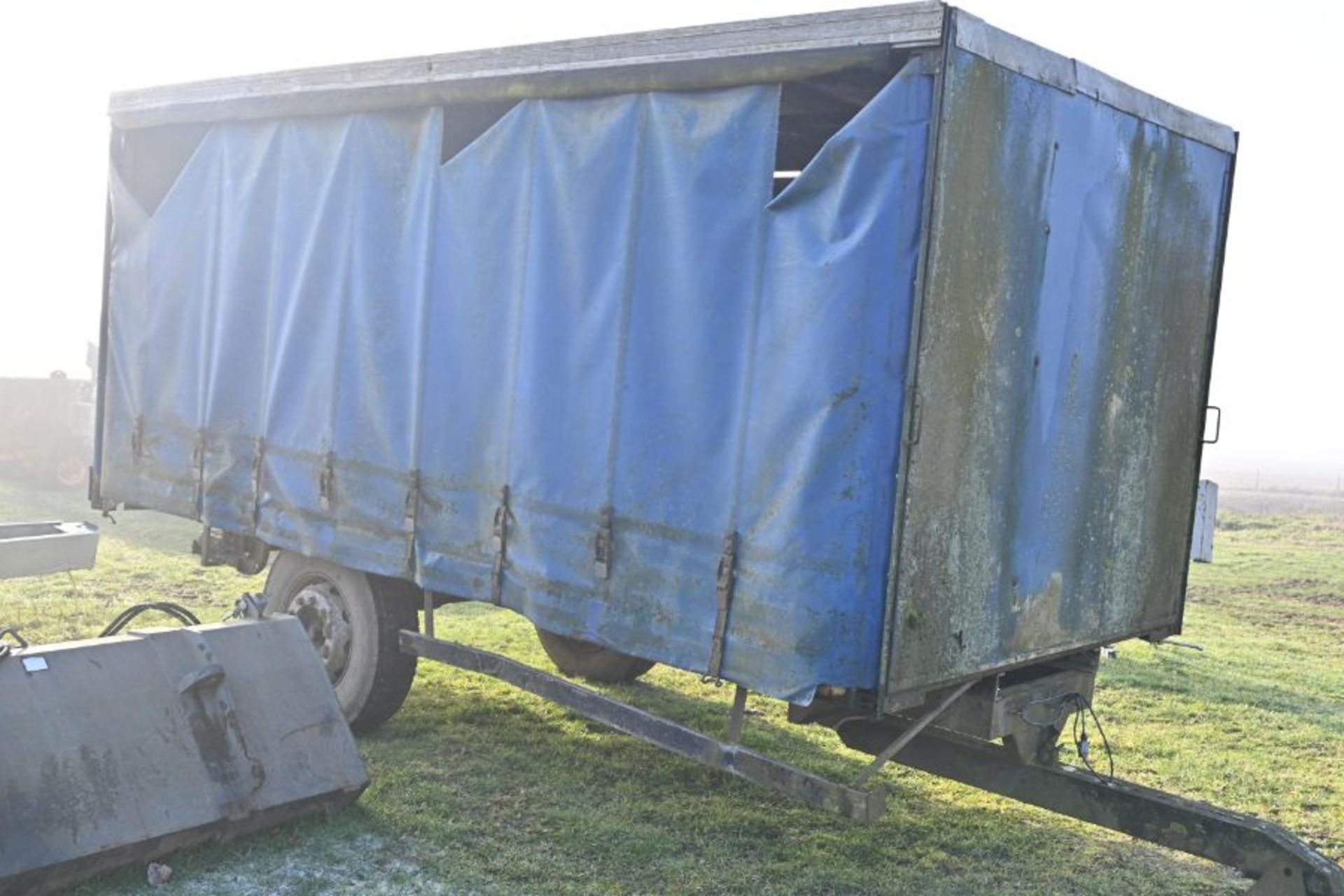 single axle curtain sided trailer - Image 2 of 2