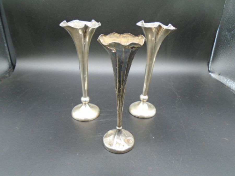 A pair of Silver hallmarked trumpet vases - Sheffield 1910 by Thomas Bradbury & Son, 17cm tall,