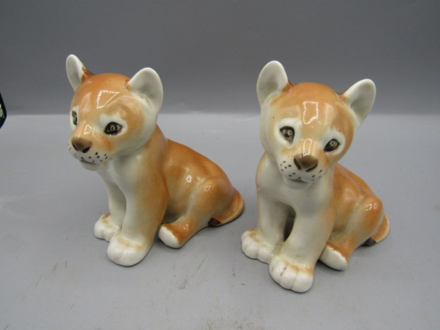 A pair ceramic lions