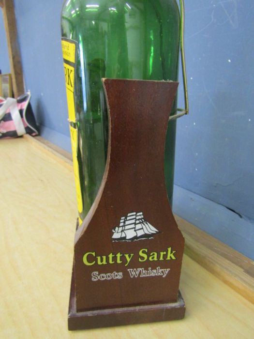 Cutty Sark scotch 3 litre bottle on swing cradle (empty) - Image 4 of 4