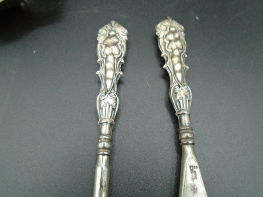 A silver hallmarked pin tray - London 1895 and a Silver handled button hook and shoe horn - - Image 3 of 3