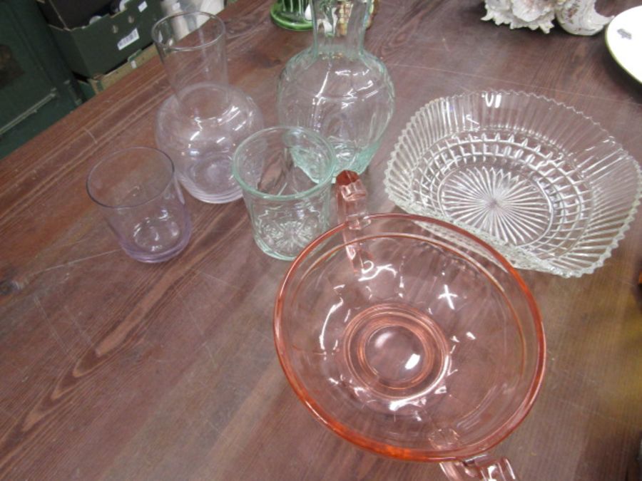 Glassware inc art deco amber vase and frog and pink art deco vase, 2 decanter/glass sets - Image 3 of 4