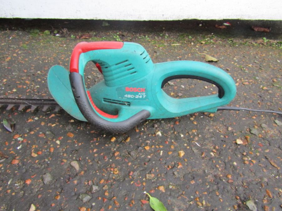 Bosch hedge trimmer from a house clearance - Image 3 of 3