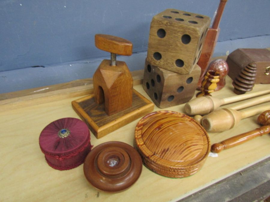 Collection of treen items including gavel and press etc - Image 4 of 4