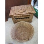 Wicker pet carrier and bed