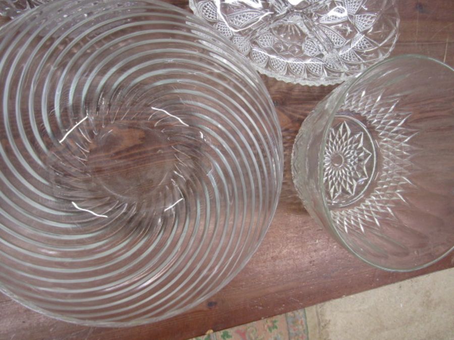 Quality glass and crystal bowls and vases - Image 4 of 4