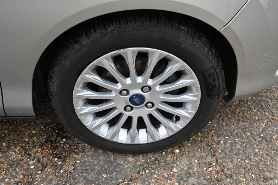 Ford B-Max 1.0T EcoBoost Titanium - Image 15 of 23