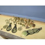 Collection of small brass items including horse brasses