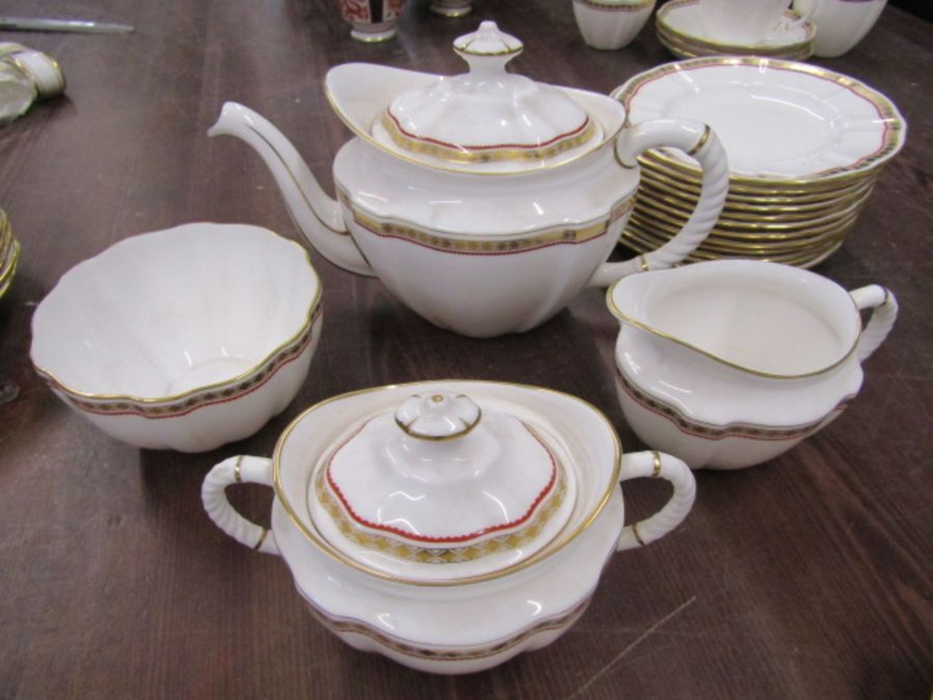 Royal Crown Derby Carlton Red pattern A1301 part tea service to incl 12 cups and saucers, 12 plates, - Image 9 of 10