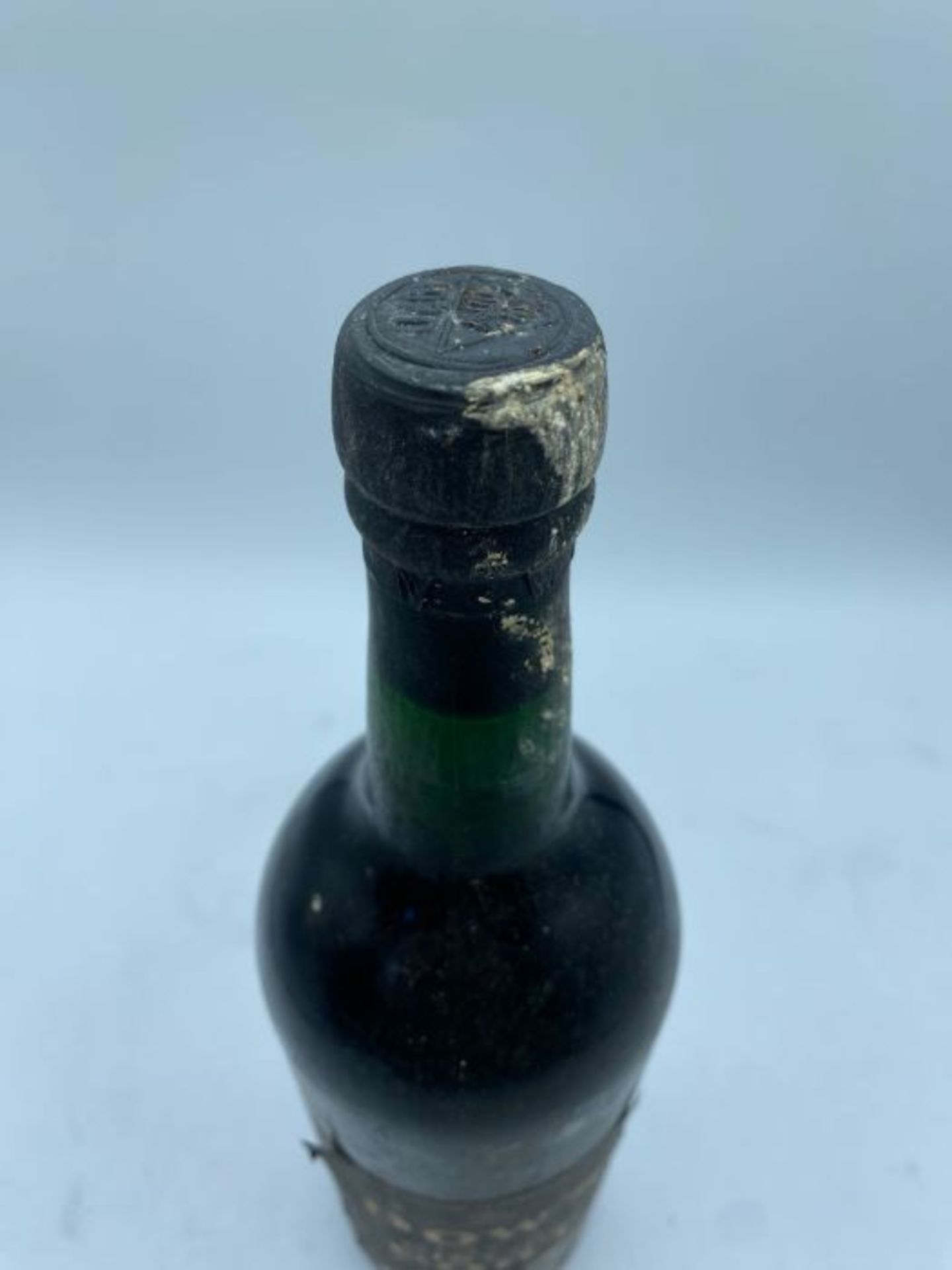 1970 Dow's Vintage Port 75cl (Level of port is Base Neck). The wax seal is in good condition. - Image 3 of 3