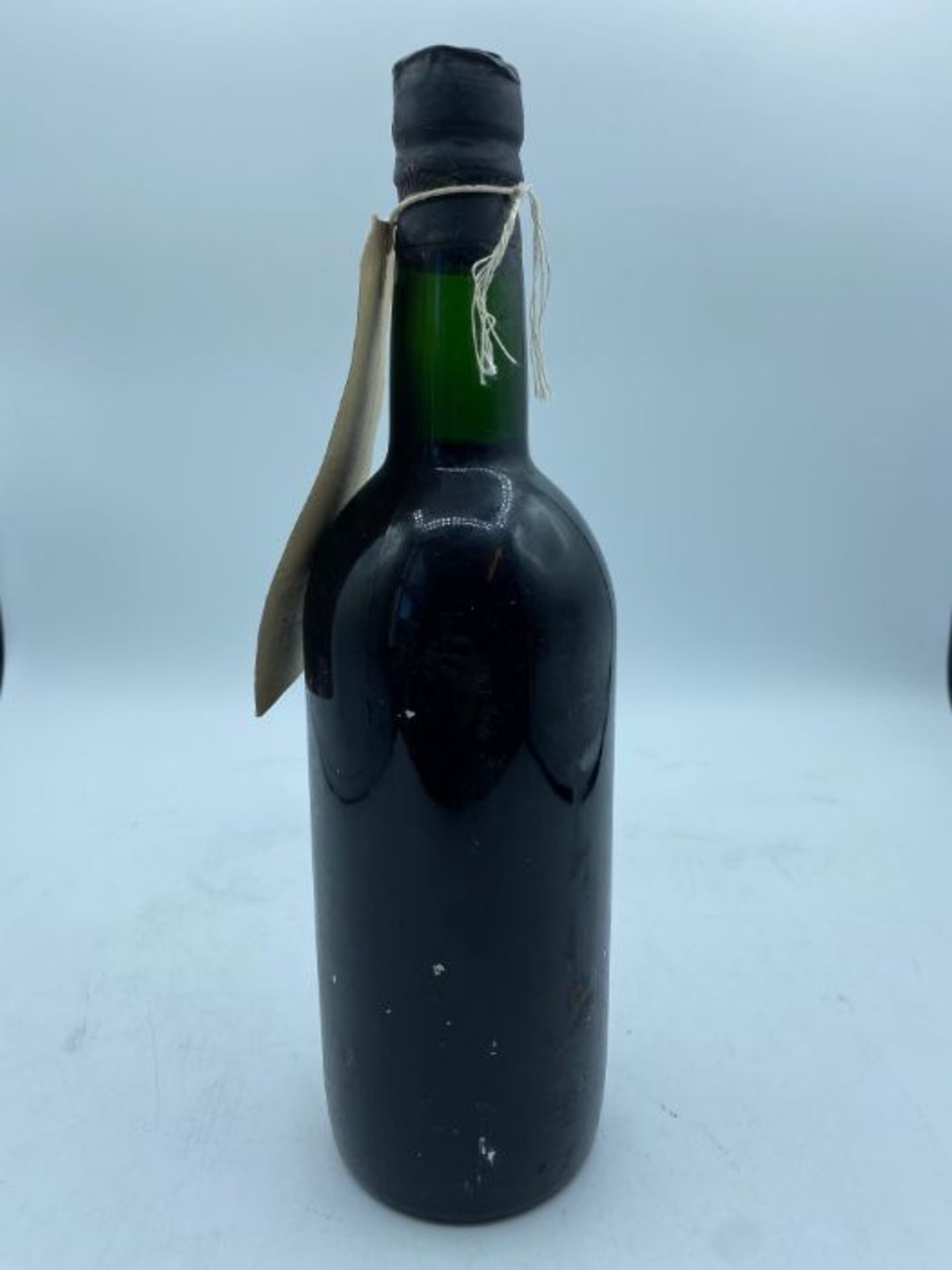 1966 Sanderman Vintage Port 75cl (Level of port is base neck). The wax seek is in good condition but