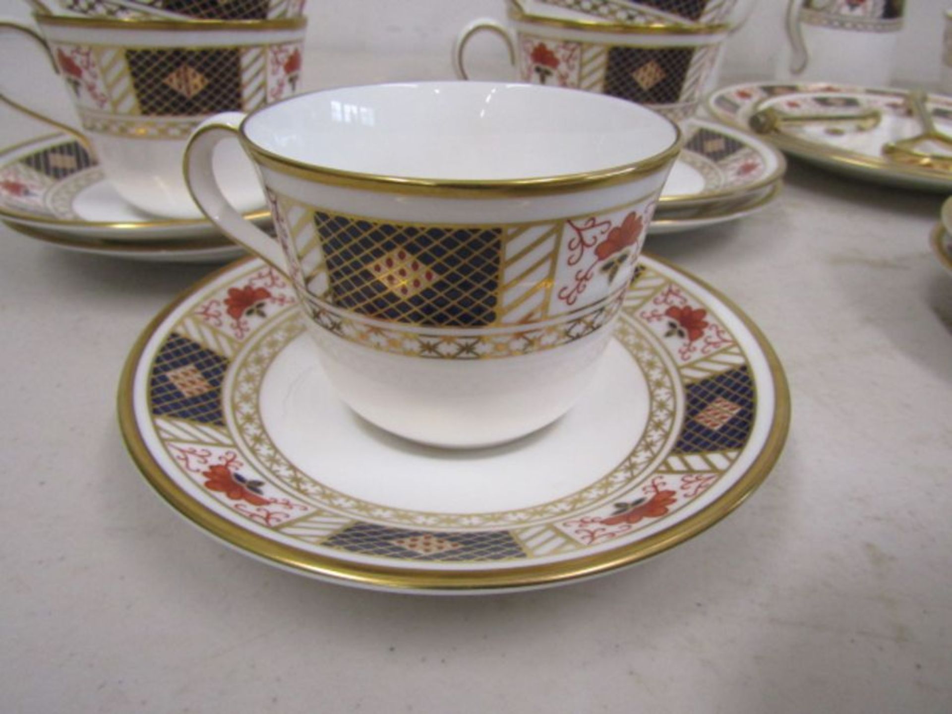 Royal Crown Derby Derby Border pattern A1253 tea service incl tea pot, milk jug, sugar bowl, 14 cups - Image 2 of 11