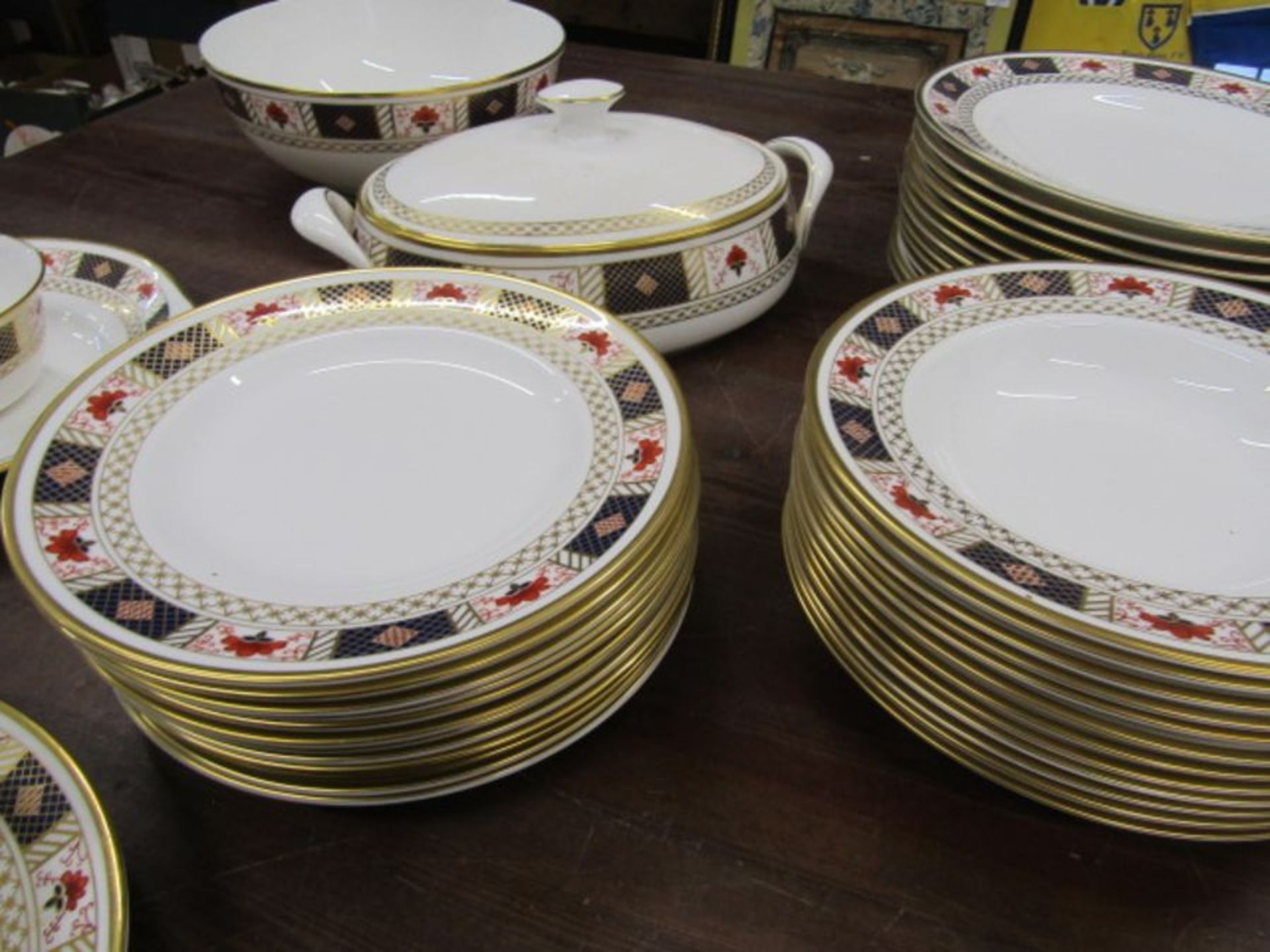 Royal Crown Derby Derby Border pattern A1253 dinner service to incl meat platters, serving bowls, - Image 8 of 13