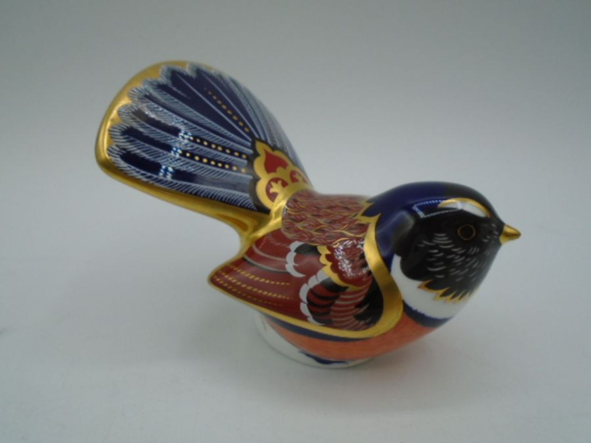 3 Royal Crown Derby bird paperweights to incl Willow Tit, Fantail and Chaffinch, all with stoppers - Image 5 of 13