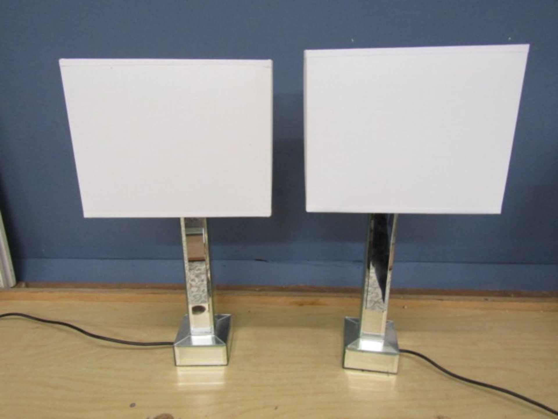 Pair of table lamps with mirrored bases