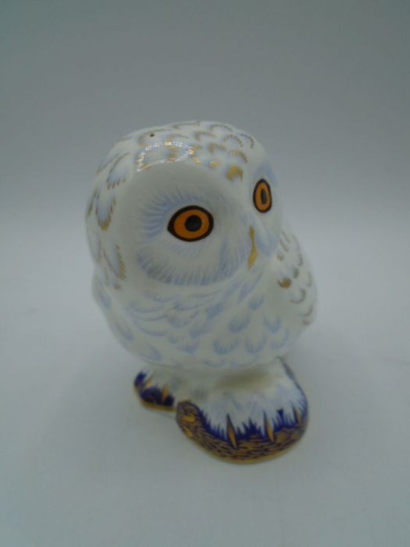 Royal Crown Derby Snowy Owl Collectors Guild Paperweight with gold stopper, 10cm tall - Image 4 of 5