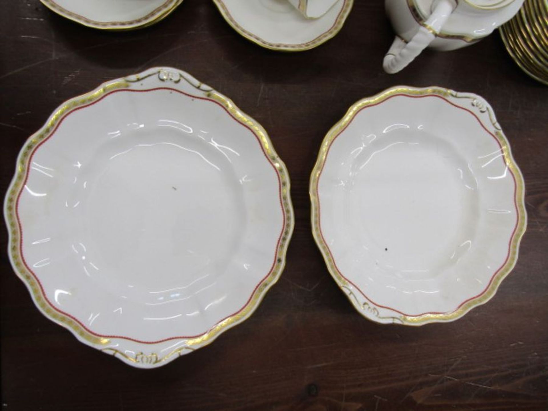 Royal Crown Derby Carlton Red pattern A1301 part tea service to incl 12 cups and saucers, 12 plates, - Image 7 of 10