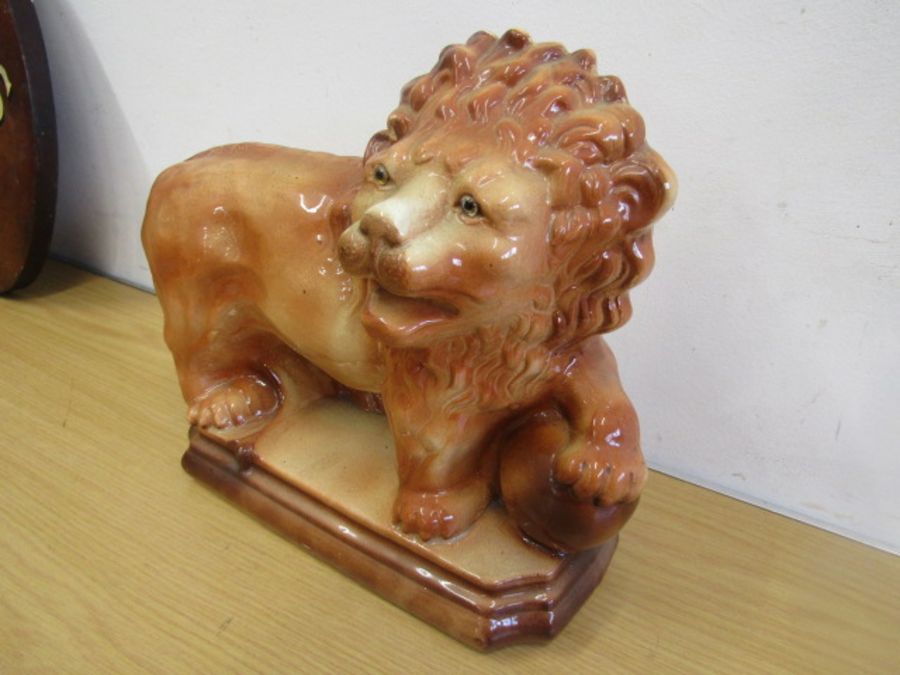 A large Staffordshire ceramic lion 37x30cm - Image 2 of 4