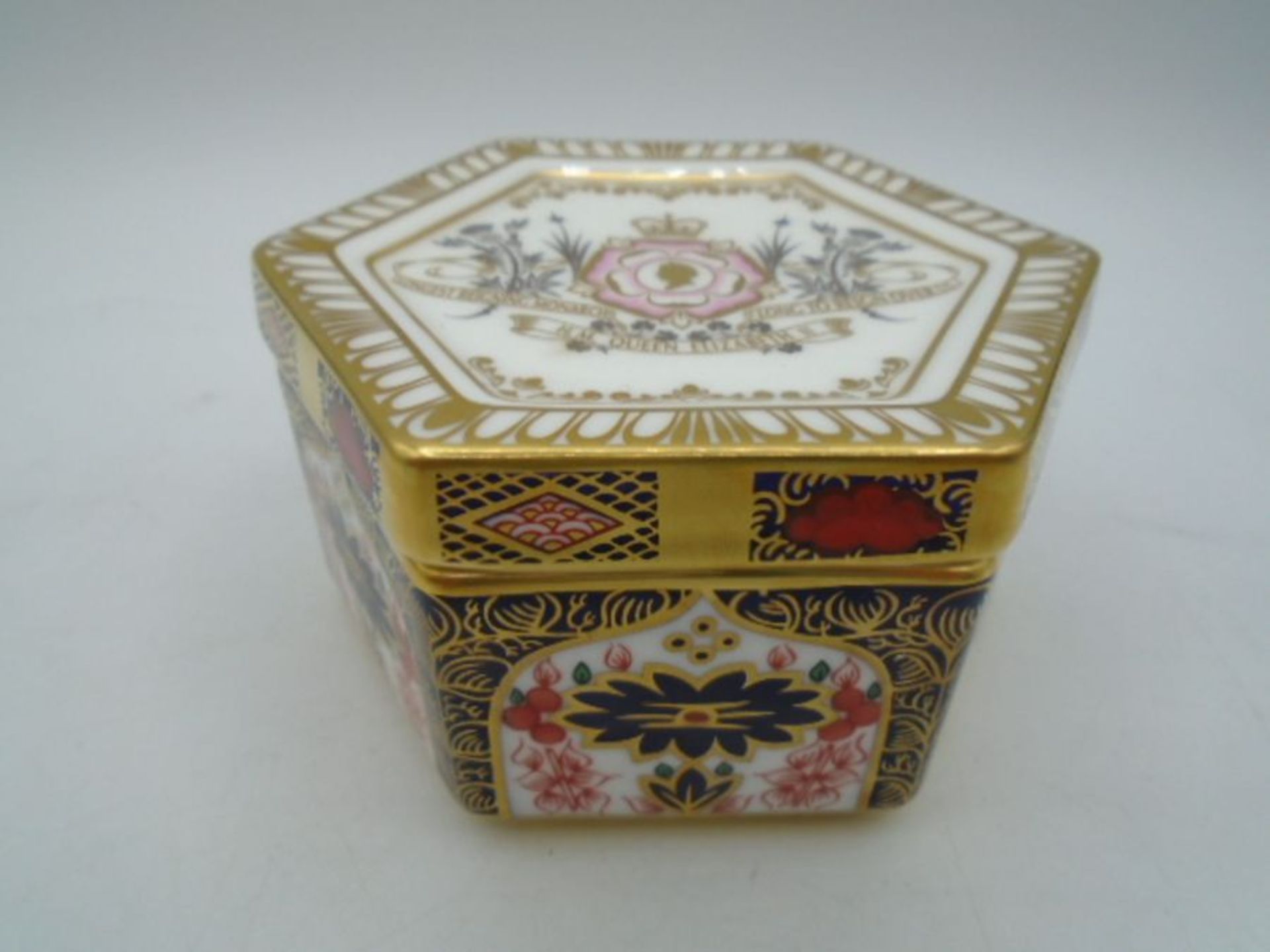 Royal Crown Derby Longest Serving Monarch Imari Keepsake Box, limited edition 103/250 with - Image 2 of 8