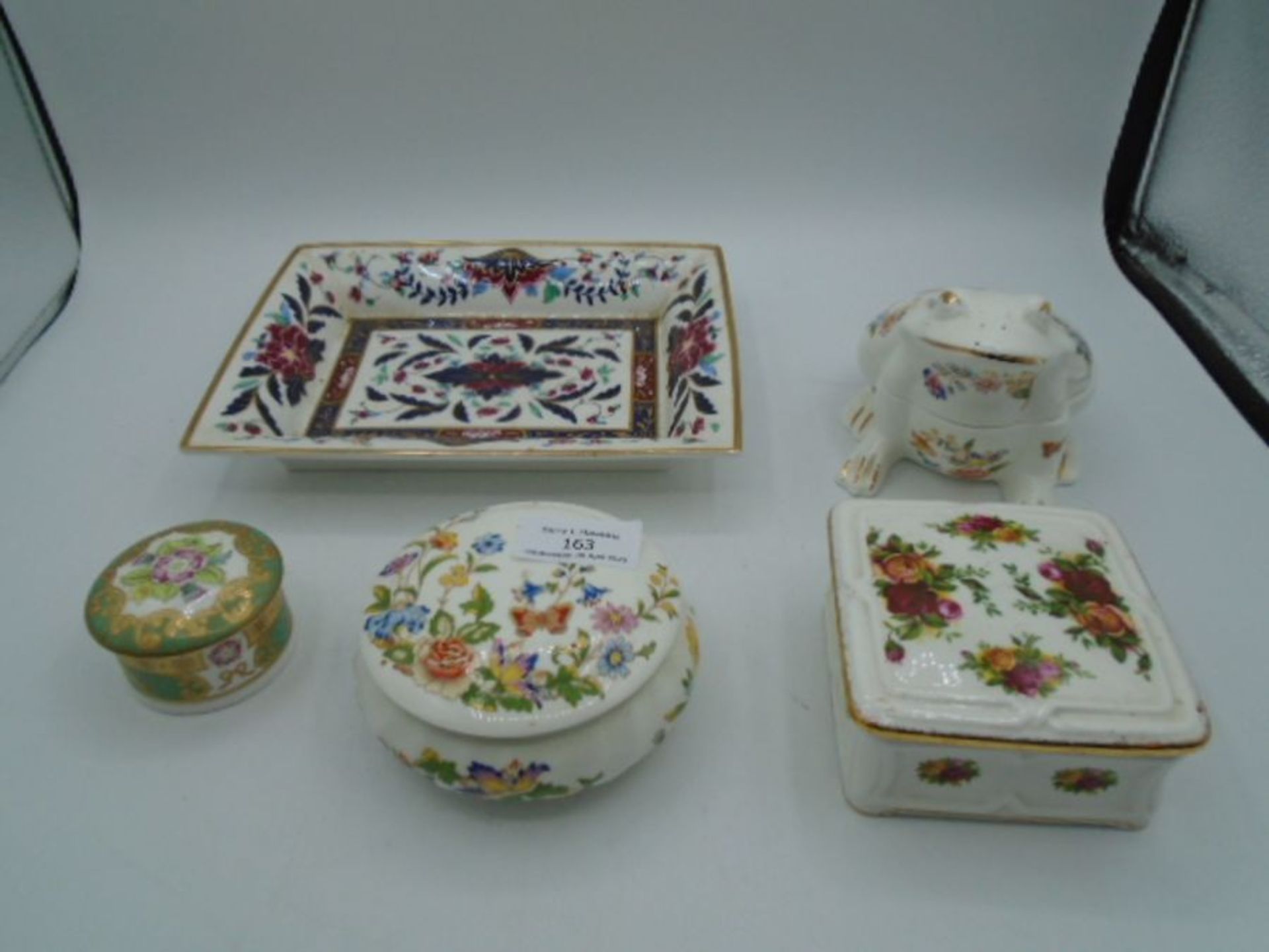 5 Various trinket boxes and trays to include Aynsley Cottage Garden, Royal Albert Old Country Roses,