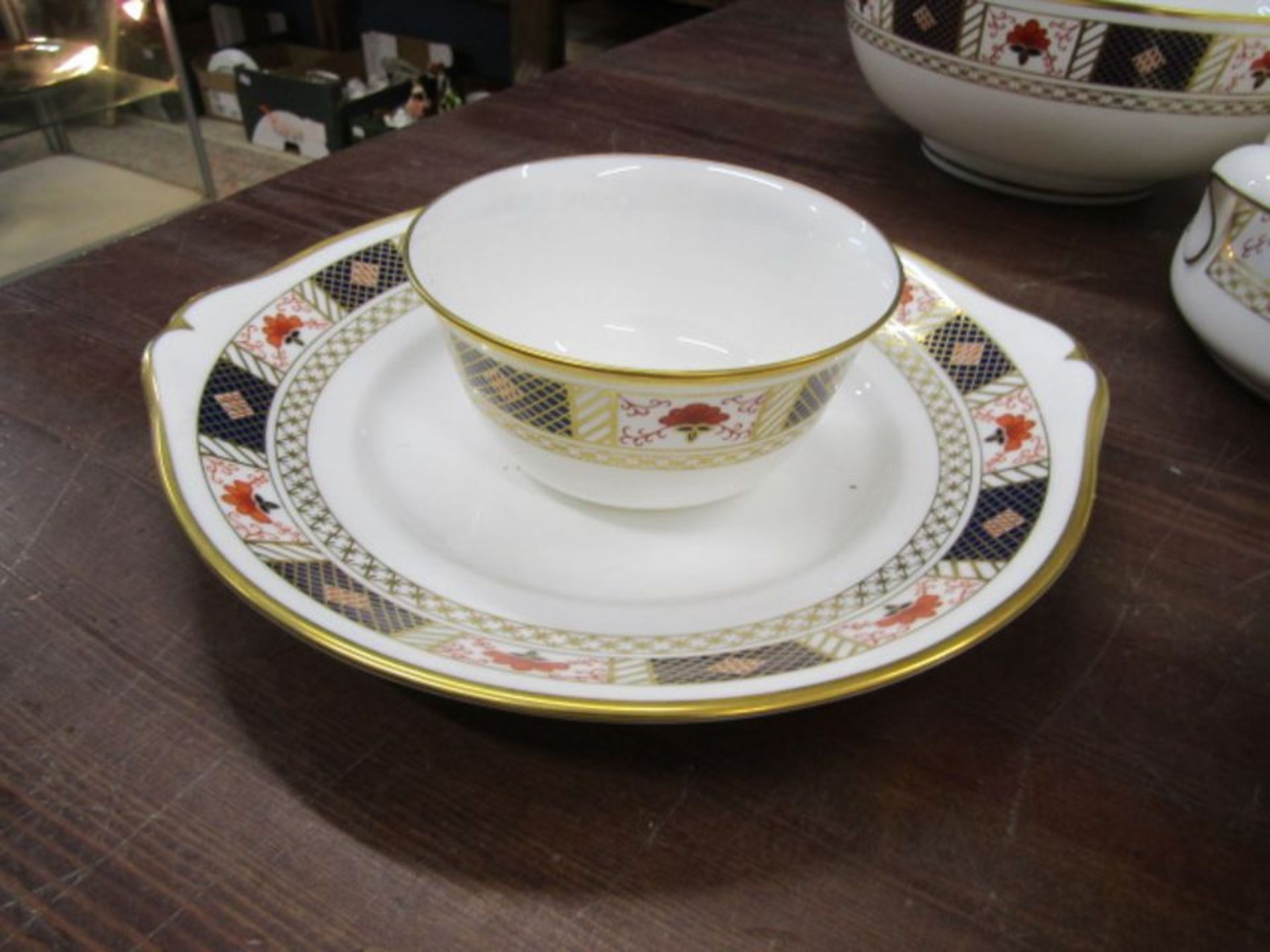 Royal Crown Derby Derby Border pattern A1253 dinner service to incl meat platters, serving bowls, - Image 6 of 13