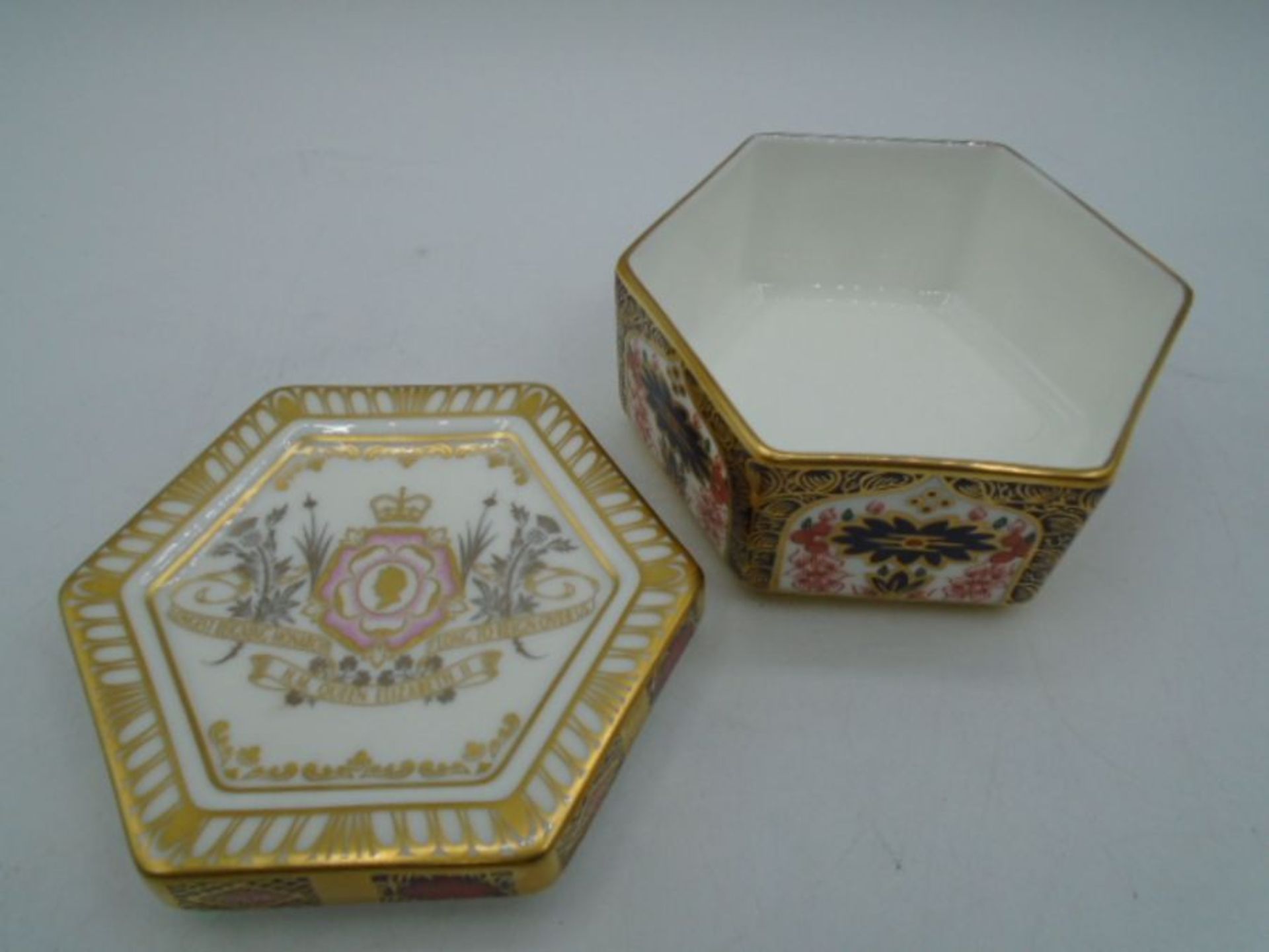 Royal Crown Derby Longest Serving Monarch Imari Keepsake Box, limited edition 103/250 with - Image 4 of 8