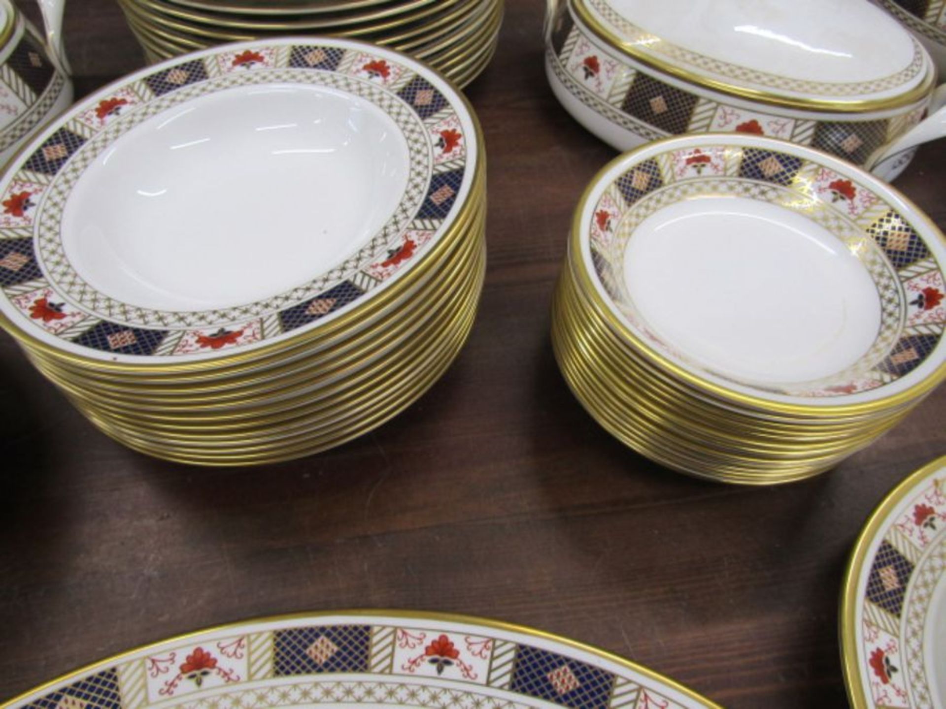 Royal Crown Derby Derby Border pattern A1253 dinner service to incl meat platters, serving bowls, - Image 7 of 13