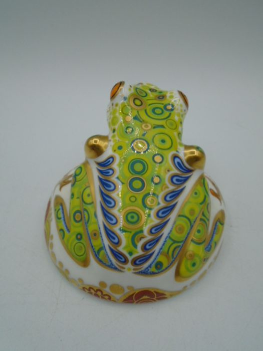 2 Royal Crown Derby paperweight frogs 'Skip' and 'Hop', both with gold stoppers - Image 4 of 8