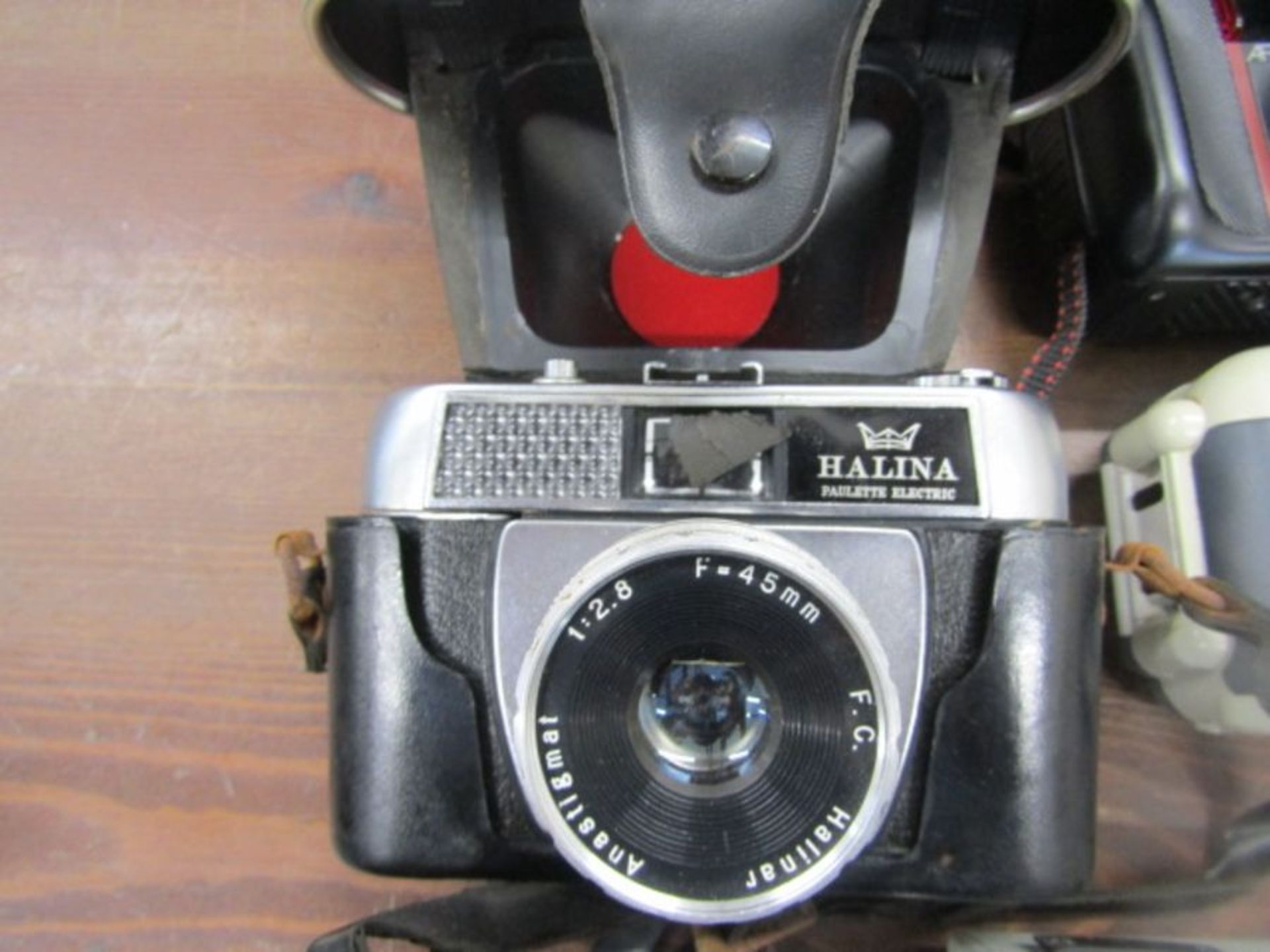 Collection of camera's- Nikon TW zoom, Polaroid land camera 'The Button', Halina Paulette - Image 3 of 7