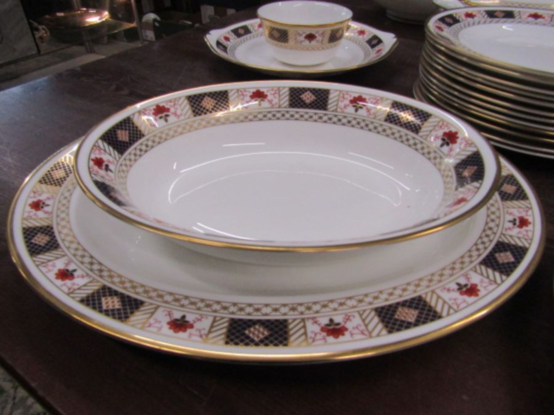 Royal Crown Derby Derby Border pattern A1253 dinner service to incl meat platters, serving bowls, - Image 3 of 13