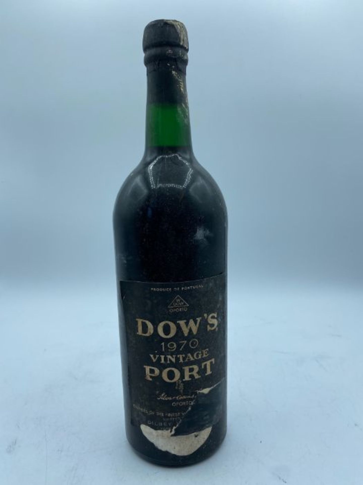 1970 Dow's Vintage Port 75cl (Level of port is Base Neck). The wax seal is in good condition.