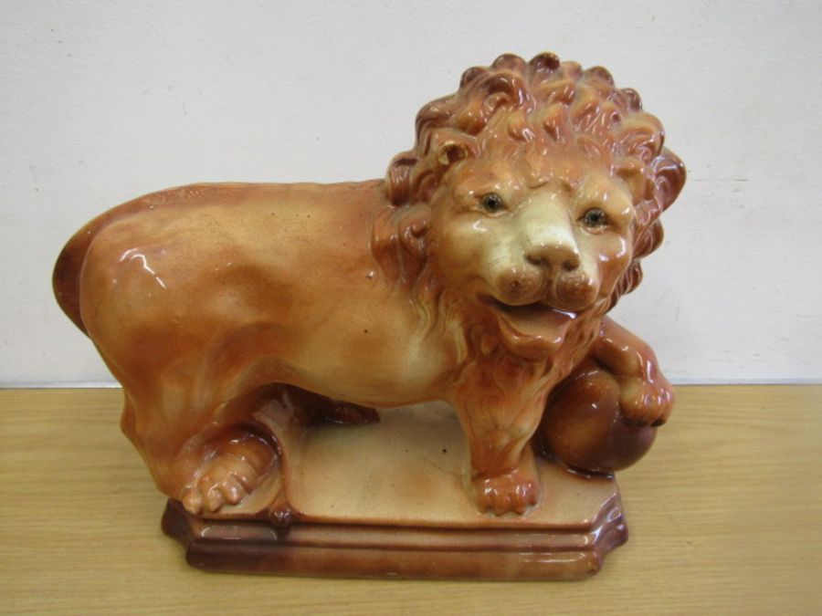 A large Staffordshire ceramic lion 37x30cm