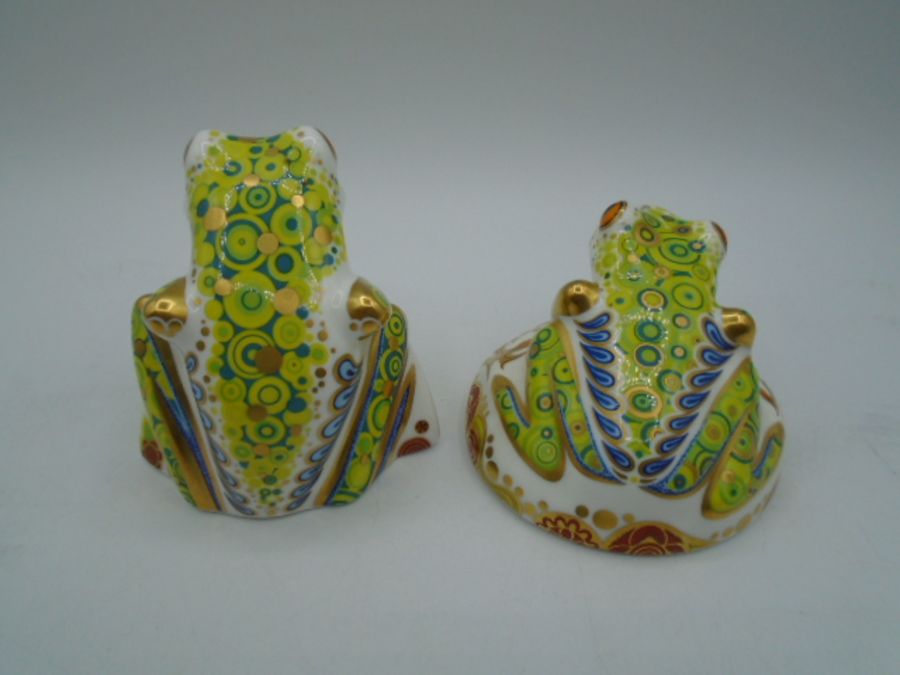 2 Royal Crown Derby paperweight frogs 'Skip' and 'Hop', both with gold stoppers - Image 2 of 8