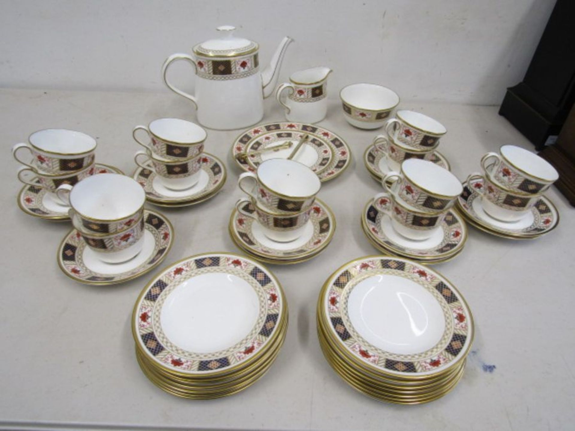 Royal Crown Derby Derby Border pattern A1253 tea service incl tea pot, milk jug, sugar bowl, 14 cups