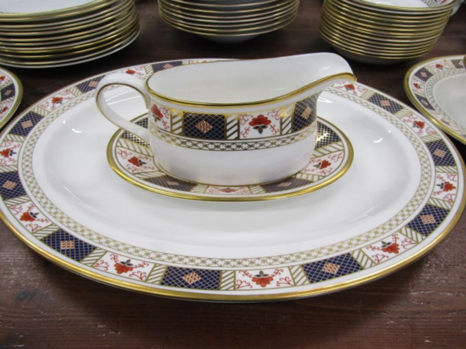 Royal Crown Derby Derby Border pattern A1253 dinner service to incl meat platters, serving bowls, - Image 2 of 13