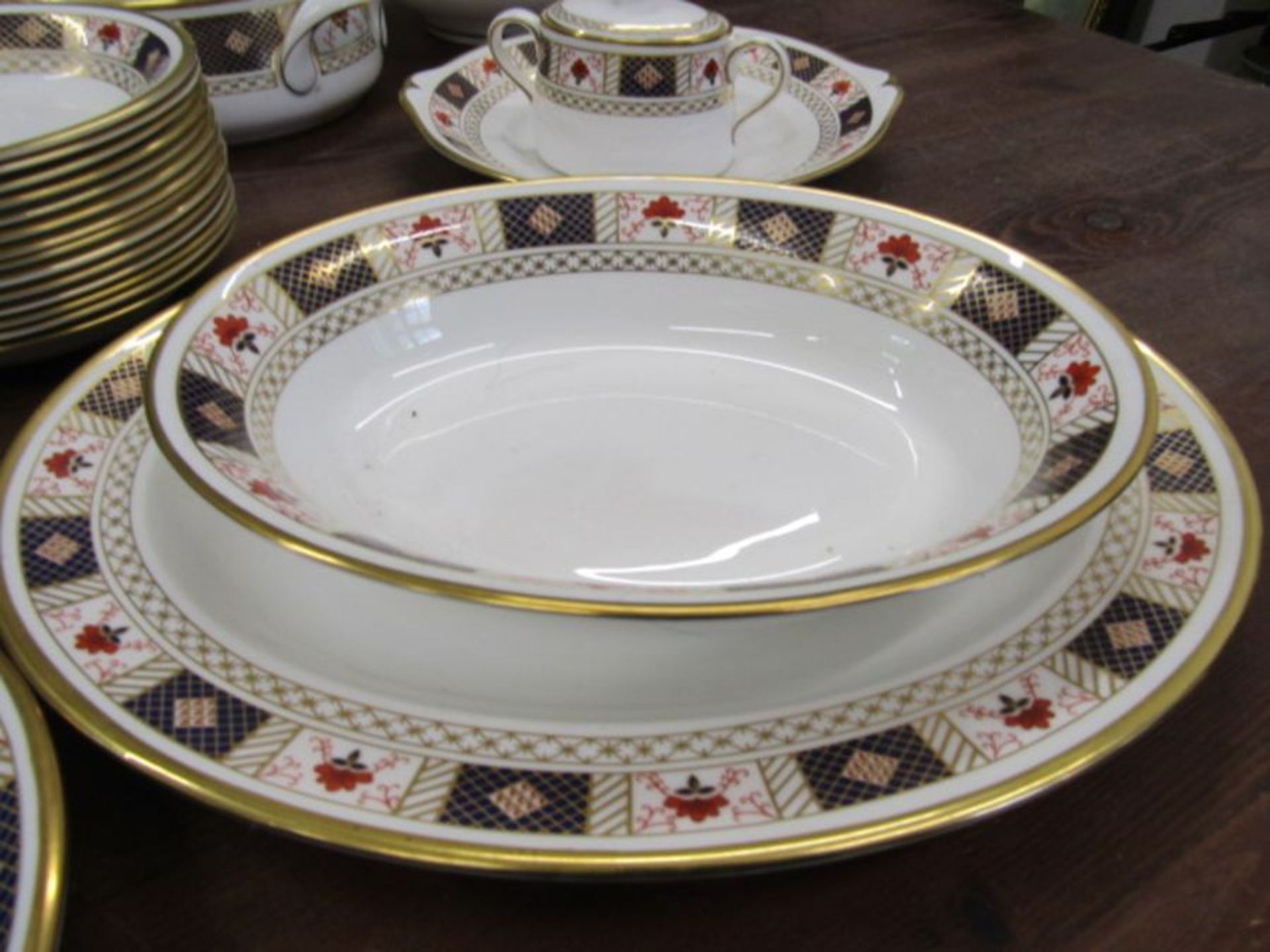 Royal Crown Derby Derby Border pattern A1253 dinner service to incl meat platters, serving bowls, - Image 4 of 13