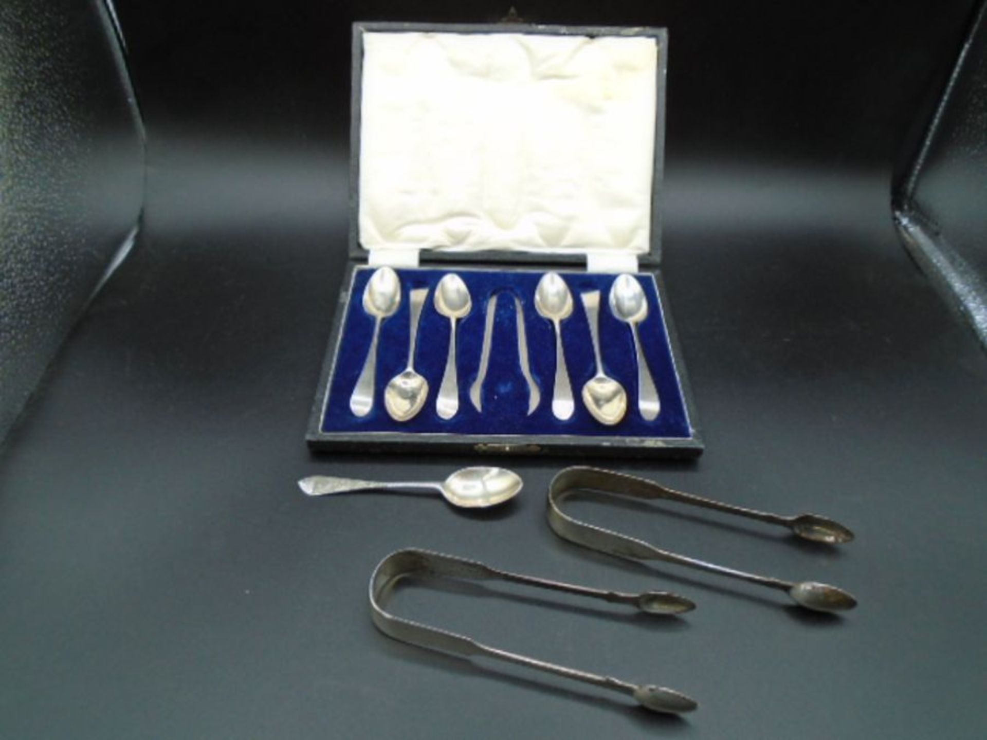 Six George IV Silver hallmarked sppons (1817 by Samuel Goobehere & Edward Wigan) in a case not