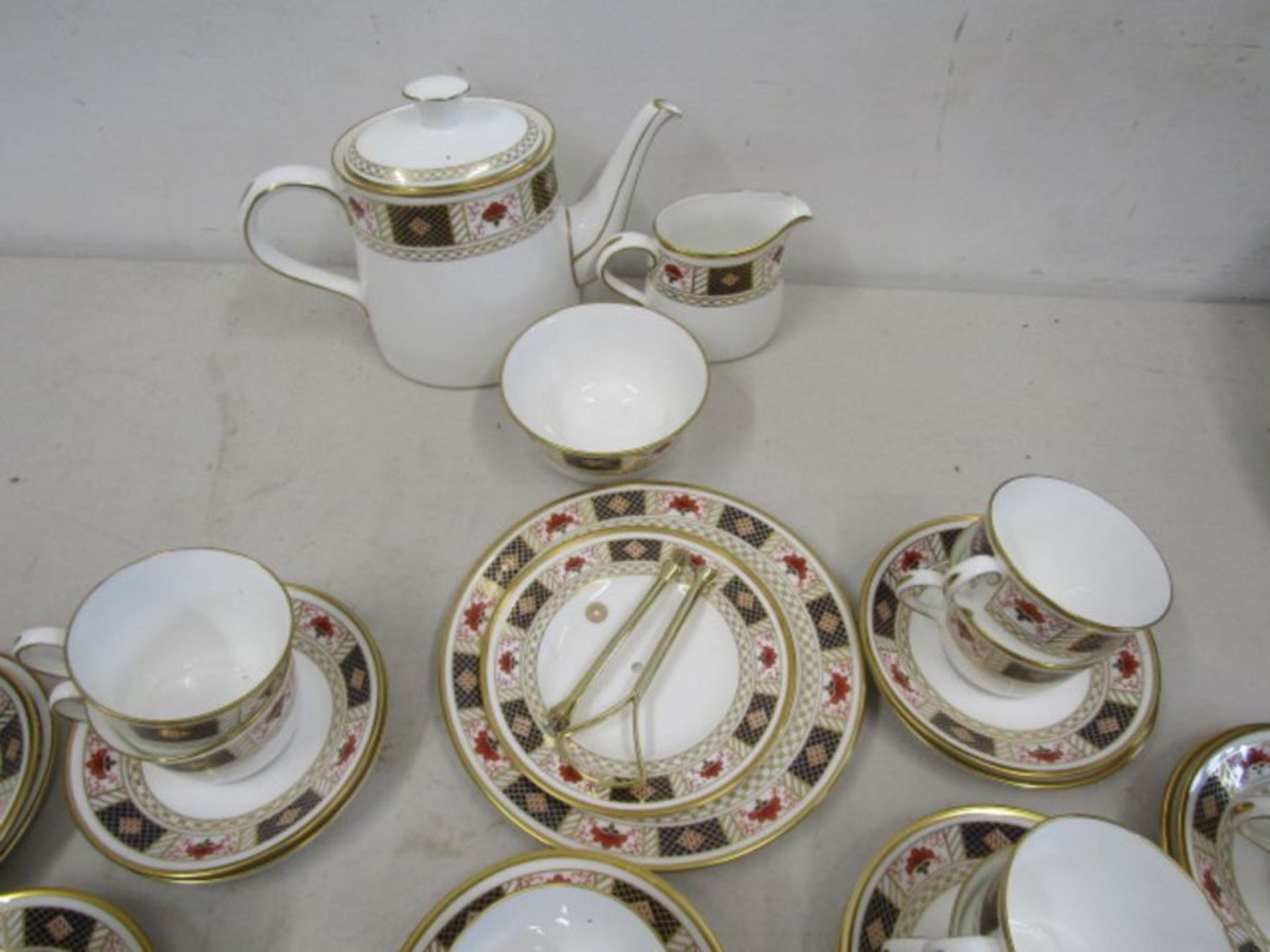 Royal Crown Derby Derby Border pattern A1253 tea service incl tea pot, milk jug, sugar bowl, 14 cups - Image 11 of 11